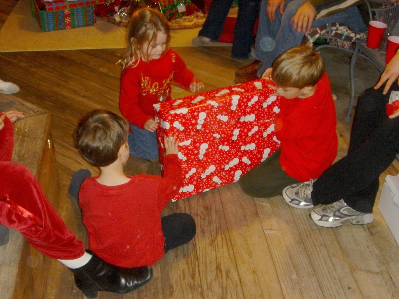 Hildebrand Christmas ScreenSaver/800x600_2004-12-24-24 Christmas Eve J&J.jpg
